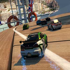 Écrasement d'ennemis dans Table Top Racing World Tour